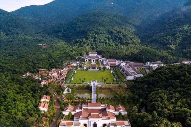 Khu di tích lịch sử và danh thắng Yên Tử - Di sản văn hóa thế giới.