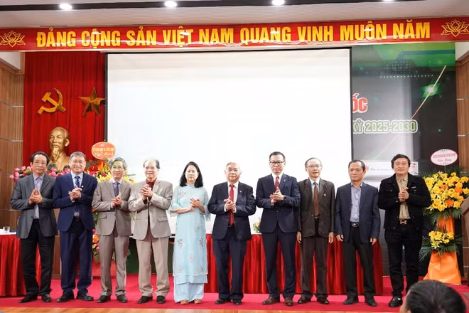Ra mắt Ban Thường vụ Hội Tự động hóa Việt Nam khóa mới.
