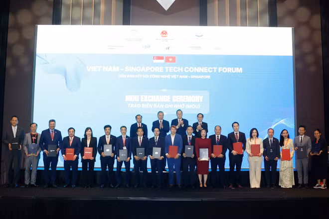 Tại Singapore, FPT ký kết hợp tác thúc đẩy chuyển đổi AI với Singapore Airport Terminal Services (SATS) và ComfortDelGro.