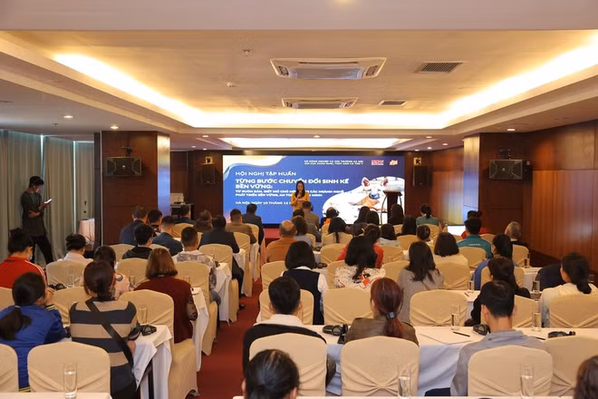 Toàn cảnh hội nghị.
