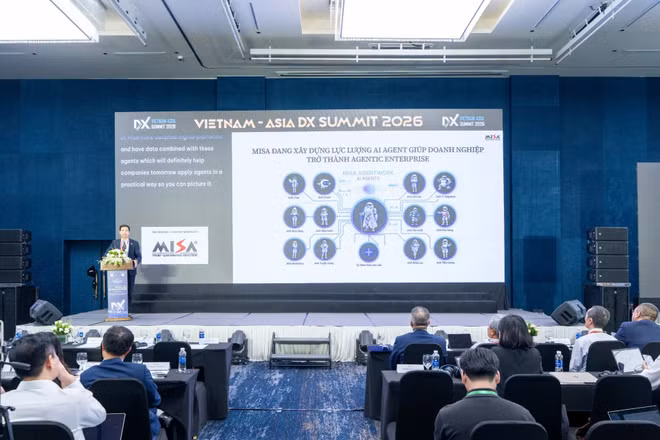 Ông Lê Hồng Quang, Tổng Giám đốc Tập đoàn MISA trình bày bài tham luận “Agentic Enterprise – Doanh nghiệp tự vận hành góp phần đưa Việt Nam tăng trưởng hai con số”.
