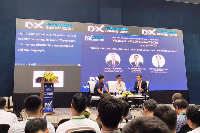 Các đại biểu thảo luận tại Hội thảo "Giải pháp công nghệ cho các bài toán lớn: Mở khóa động lực tăng trưởng 2 con số".