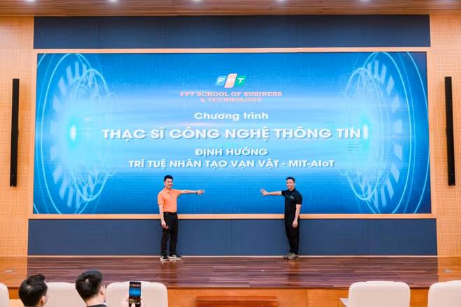 FPT ra mắt chương trình đào tạo Thạc sĩ Công nghệ thông tin định hướng Trí tuệ nhân tạo vạn vật (MIT-AIoT) nhằm đáp ứng nhu cầu đội ngũ nhân lực chất lượng cao có khả năng xây dựng các hệ thống AIoT thông minh, an toàn. Ảnh: FSB.