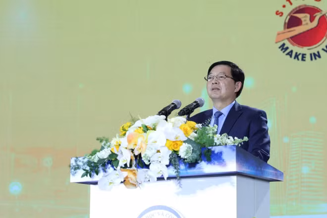 Phó Thủ tướng Hồ Quốc Dũng phát biểu tại Diễn đàn quốc gia về phát triển doanh nghiệp công nghệ số Việt Nam 2025 (Make in Vietnam 2025).