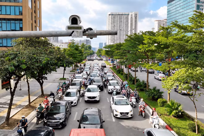 Camera giao thông ghi nhận phương tiện trên các tuyến đường, cung cấp dữ liệu đầu vào phục vụ phân tích nhu cầu di chuyển. (Ảnh: Viettel ITS).