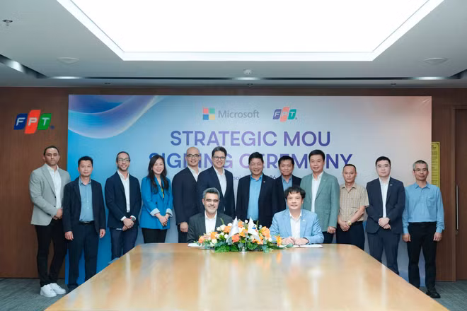 Đại diện FPT và Microsoft tại lễ ký kết thỏa thuận hợp tác thúc đẩy ứng dụng AI và đổi mới sáng tạo tại châu Á, trọng tâm là ASEAN, Nhật Bản và Hàn Quốc.