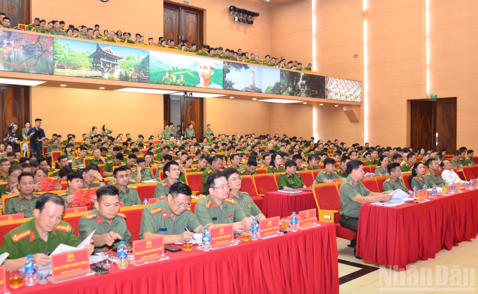 ndo_br_cac-dai-bieu-tham-du-hoi-nghi.jpg