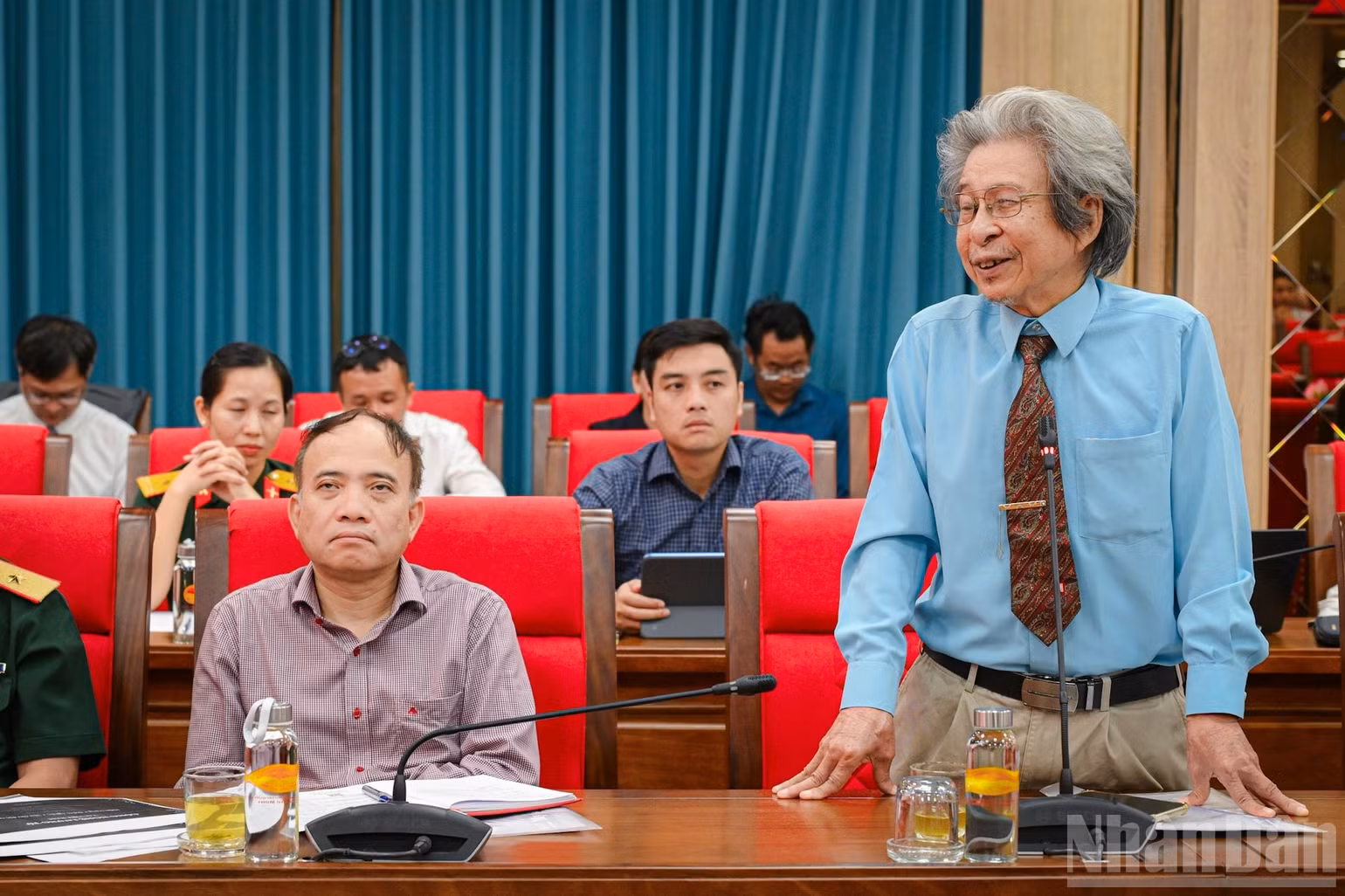 ndo_br_dai-bieu-tham-luan.jpg