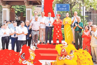 Lễ gắn biển phố Vũ Đức Úy tại phường Thanh Liệt.