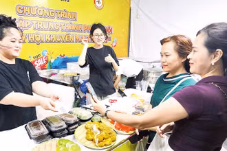 Các hình thức thanh toán không tiền mặt ngày càng được người dân lựa chọn sử dụng.