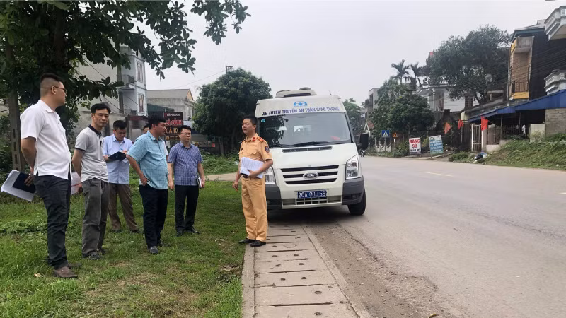 Ảnh minh họa: Đoàn khảo sát tại Km80+800-Km80+900, vị trí thường xuyên xảy ra các vụ va chạm, tai nạn giao thông.