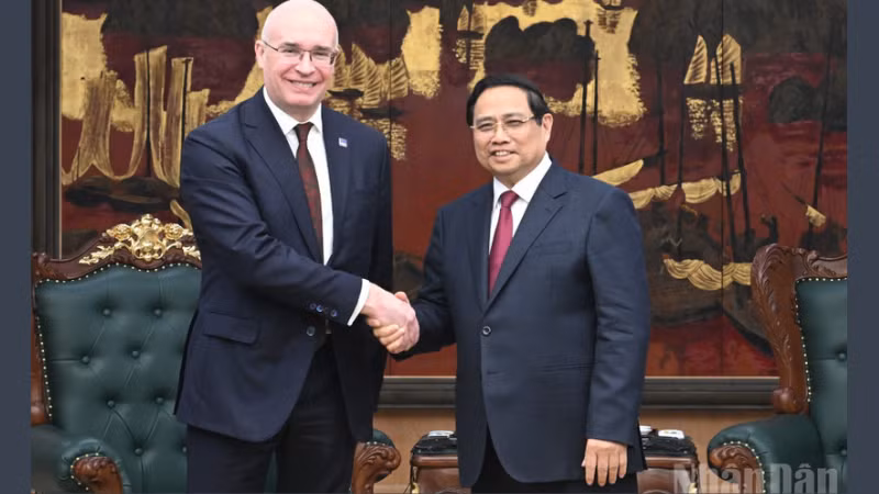 Thủ tướng Chính phủ Phạm Minh Chính và Tổng Giám đốc Hãng thông tấn TASS (Liên bang Nga) Andrey Kondrashov. (Ảnh: Trần Hải)