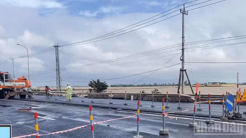 Lực lượng chức năng cấm lưu thông 1 chiều tại Km1339+300 thuộc Quốc lộ 1