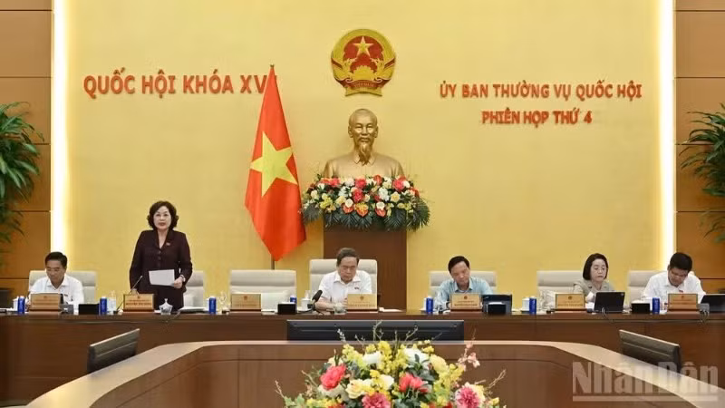Ủy ban Thường vụ Quốc hội cho ý kiến về dự án Luật Ngân sách nhà nước chiều 27/7. (Ảnh: THỦY NGUYÊN)