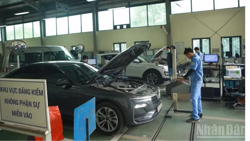 Hình ảnh tại 1 trung tâm đăng kiểm xe cơ giới.