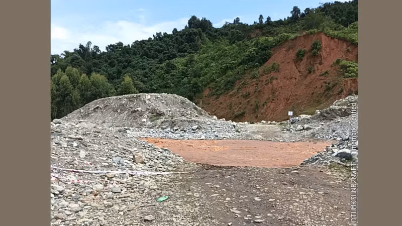 Tại khu vực ngầm tràn Km30+070 trên tuyến ĐT156 lúc 14 giờ ngày 5/8 nước đã rút, phương tiện giao thông có thể lưu thông bình thường. (Ảnh: Sở Xây dựng Lào Cai)