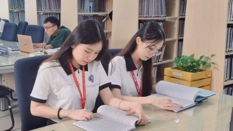 Sinh viên Trường đại học Luật Thành phố Hồ Chí Minh đang học tập 