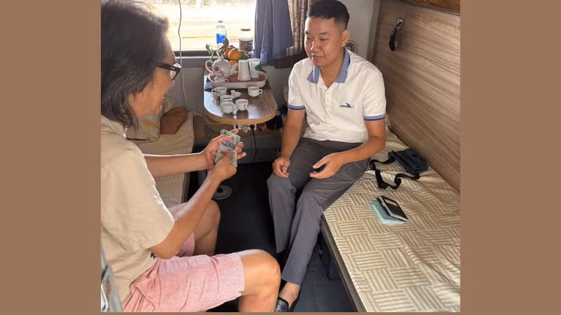 Sau khi lập biên bản theo quy định, Trưởng tàu đã nhanh chóng liên hệ với hành khách thông qua thông tin trên hệ thống vé để thông báo nhận lại tài sản.