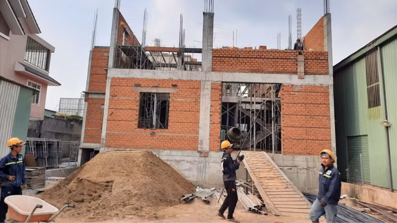 Các công trình xây dựng đơn lẻ, sửa chữa cải tạo bên trong hoặc mặt ngoài, không tiếp giáp với đường đô thị có yêu cầu về quản lý kiến trúc được miễn giấy phép xây dựng.