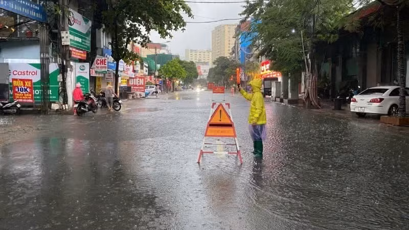 Thành phố Hà Nội đang khẩn trương thi công hệ thống chống ngập trước khi mùa mưa lũ 2026 bắt đầu. (Ảnh: Lê Đức)