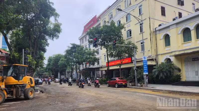 Trung bình mỗi ngày, công trường thi công đạt khoảng 60m tuyến. Tới ngày 16/6, căn bản đã trả lại mặt bằng giao thông thuận tiện cho phương tiện trên các tuyến phố lưu thông.