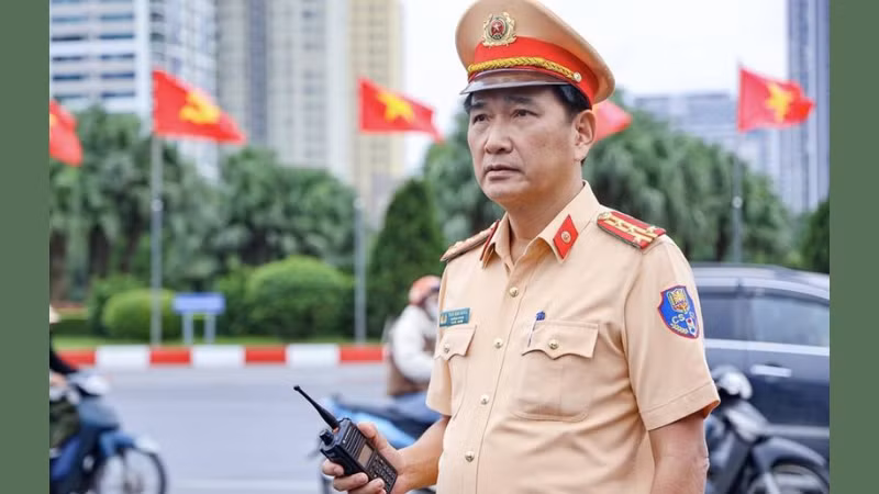 Đại tá Trần Đình Nghĩa - Trưởng phòng Cảnh sát giao thông Hà Nội trực tiếp chỉ đạo công tác bảo đảm trật tự an toàn giao thông. (Ảnh: Công an thành phố Hà Nội cung cấp)