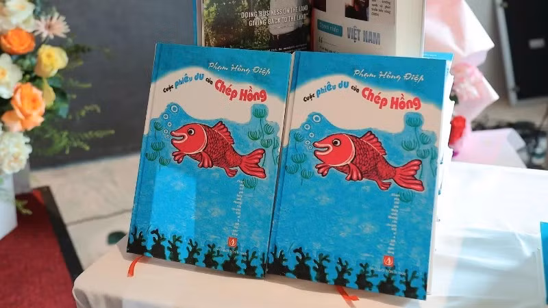 Tập sách đồng thoại "Cuộc phiêu du của Chép Hồng" là món quà nhiều ý nghĩa hướng tới Ngày Quốc tế thiếu nhi 1/6.