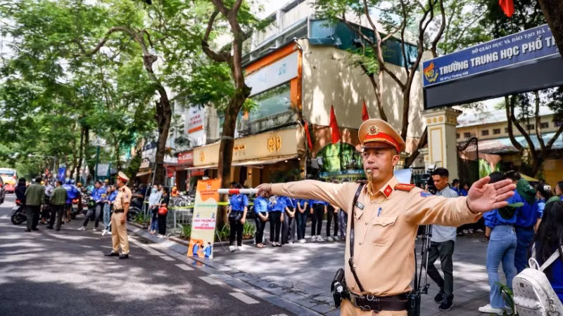 Kỳ thi tốt nghiệp trung học phổ thông năm 2026 diễn ra từ ngày 1013/6, trong đó các buổi thi chính thức vào ngày 11 và 12/6, ngày 13/6 là dự phòng. (Ảnh: hanoi.gov.vn)