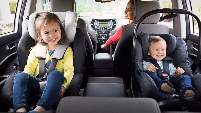 Ghế ngồi ô-tô chuyên biệt dành cho trẻ em dưới 5 tuổi theo chuẩn quy định quốc tế. (Ảnh: FPT)