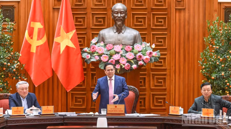 Thủ tướng Chính phủ Phạm Minh Chính chủ trì cuộc họp của Thường trực Chính phủ về các giải pháp bảo đảm cung ứng xăng dầu. (Ảnh: Trần Hải)