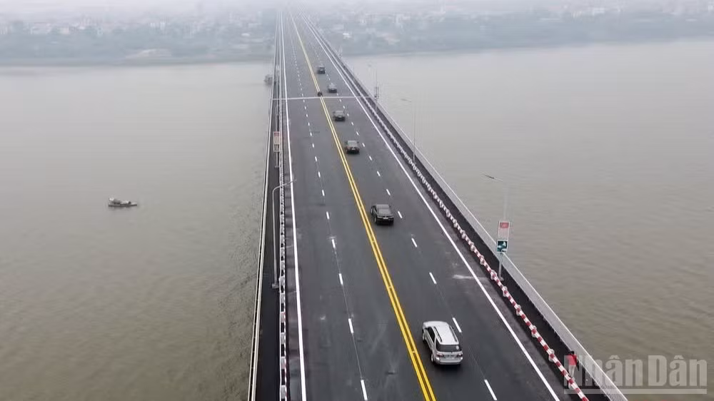 Từ ngày 15/9 đến 10/11/2026, Hà Nội cấm một số loại xe lưu thông qua cầu Thăng Long trong khung giờ từ 5 giờ đến 24 giờ hằng ngày.