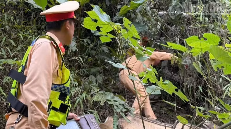 Ngay sau khi tiếp nhận thông tin, Phòng Cảnh sát giao thông, Công an tỉnh Sơn La và các lực lượng chức năng đã có mặt tại hiện trường.