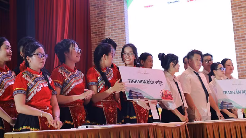 Các đội tham gia vòng thi "Theo dòng văn hóa".