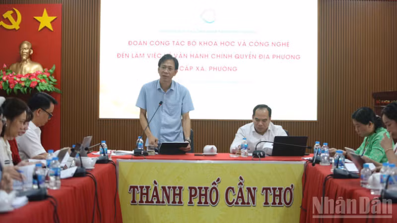 Ông Hồ Hồng Hải, Phó Vụ trưởng Vụ Pháp chế, trưởng đoàn công tác Bộ Khoa học và Công nghệ phát biểu tại buổi làm việc tại thành phố Cần Thơ.