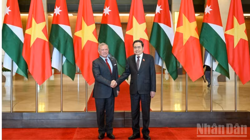Chủ tịch Quốc hội Trần Thanh Mẫn và Quốc vương Jordan Abdullah II Ibn Al Hussein. (Ảnh: DUY LINH)