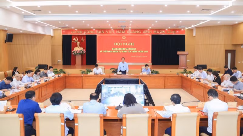 Bộ trưởng Xây dựng Trần Hồng Minh chủ trì cuộc họp. (Ảnh: Cổng thông tin Bộ Xây dựng)