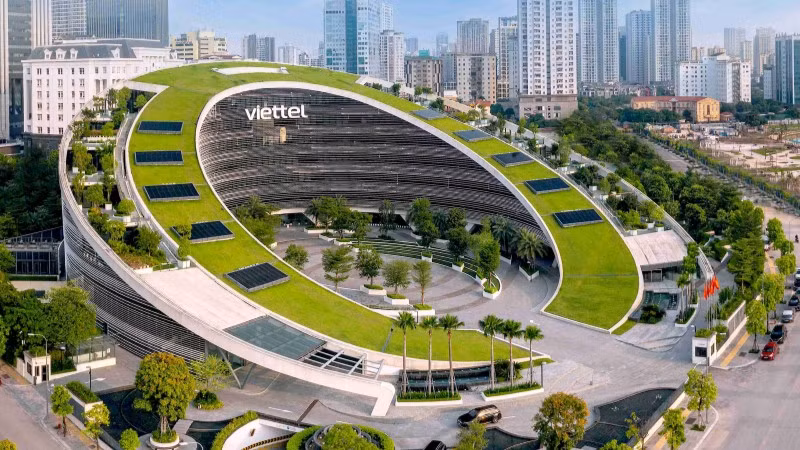 Trụ sở Tập đoàn Viettel là một trong số ít toà nhà ở Việt Nam đăng ký để nhận được chứng chỉ xanh. 
