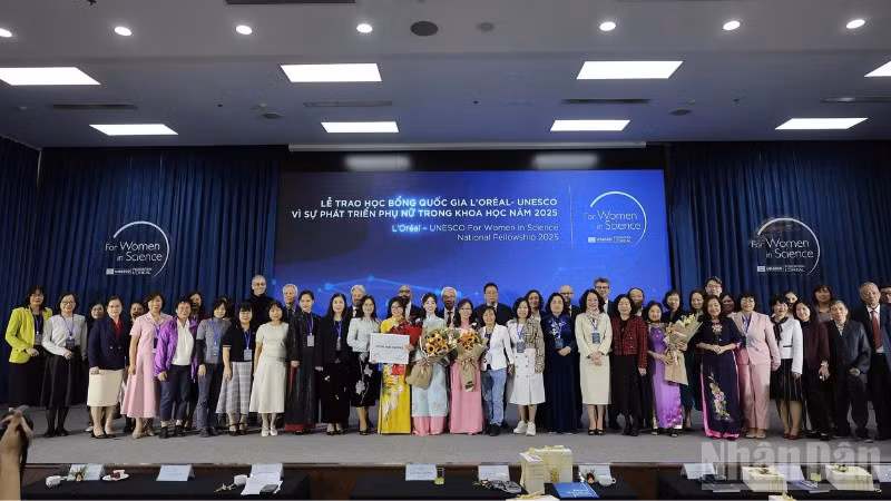 Các nữ trí thức được vinh danh tại Chương trình học bổng quốc gia L’Oréal-UNESCO Vì sự phát triển phụ nữ trong khoa học (For Women in Science-FWIS) năm 2025.