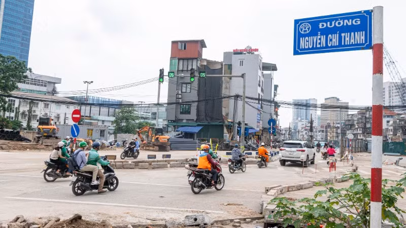 Nút giao thông La Thành-Nguyễn Chí Thanh sẽ được điều chỉnh phân luồng giao thông phục vụ thi công tuyến đường sắt đô thị số 5. (Ảnh: Đức Anh)