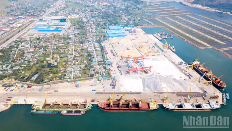 Cảng quốc tế Nghi Sơn.