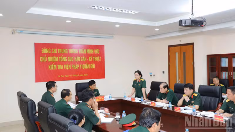 Quang cảnh buổi làm việc.