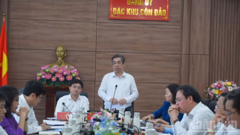 Phó Bí thư Thành ủy, Chủ tịch Ủy ban Mặt trận Tổ quốc Việt Nam Thành phố Hồ Chí Minh Nguyễn Phước Lộc phát biểu tại buổi làm việc. (Ảnh: A.H)