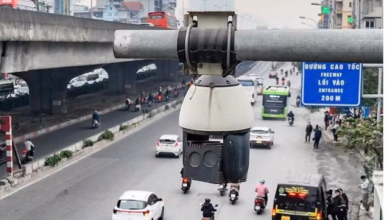 Camera ứng dụng AI giám sát giao thông trên đường Khuất Duy Tiến, Hà Nội. (Ảnh minh họa)