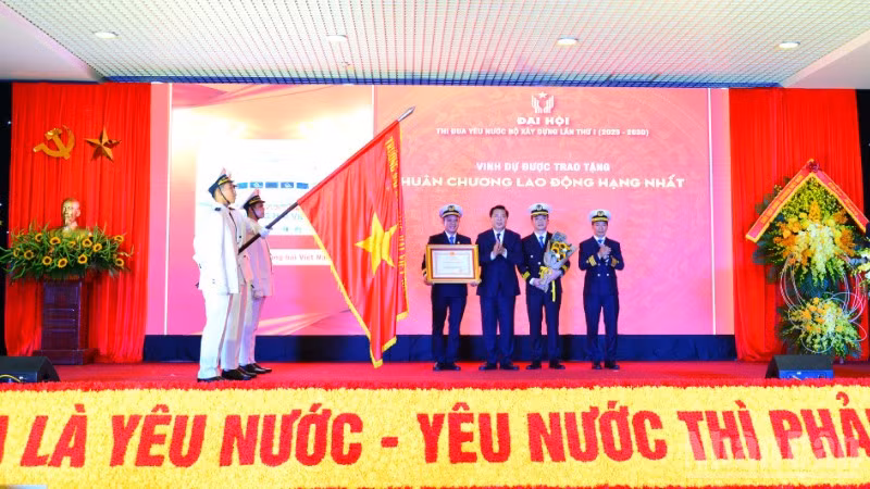 Ngày 24/10/2025, Trường đại học Hàng hải Việt Nam vinh dự đón nhận Huân chương Lao động hạng Nhất do Chủ tịch nước trao tặng.