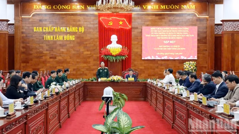 Đại tướng Nguyễn Tân Cương thăm, làm việc với Ban Thường vụ Tỉnh ủy và cán bộ chủ chốt tỉnh Lâm Đồng.