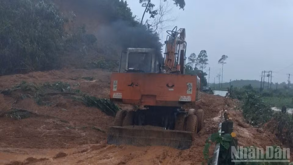Khắc phục hậu quả mưa bão xảy ra đầu tháng 11/2025 tại Đà Nẵng.