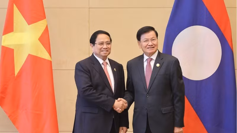 Thủ tướng Phạm Minh Chính hội kiến Tổng Bí thư, Chủ tịch nước Lào Thongloun Sisoulith. (Ảnh: VGP/Nhật Bắc)