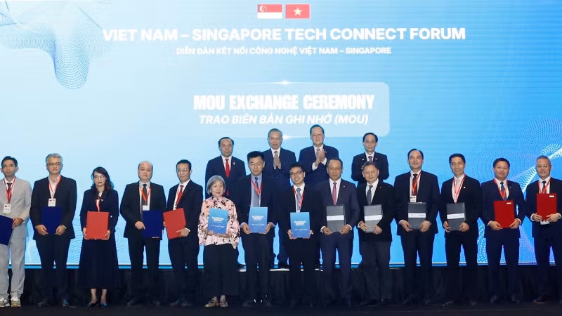 Các thỏa thuận đánh dấu bước tiến mới của Vietnam Airlines trong chiến lược mở rộng hợp tác quốc tế, thúc đẩy chuyển đổi số và nâng cao trải nghiệm khách hàng trên toàn bộ hành trình dịch vụ.