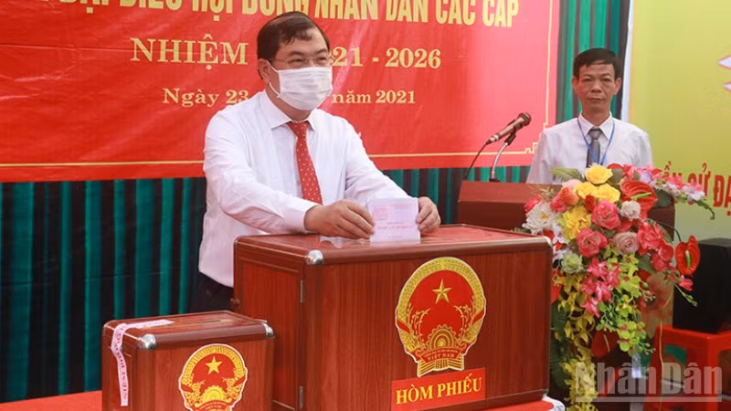 Đại biểu nô nức đi bầu cử Quốc hội khóa XIV nhiệm kỳ 2021-2026 tại Nam Định (Ninh Bình). (Ảnh: Báo Nhân Dân)