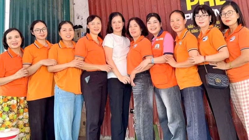 Các thành viên của nhóm Bếp ăn không đồng Bình Minh.
